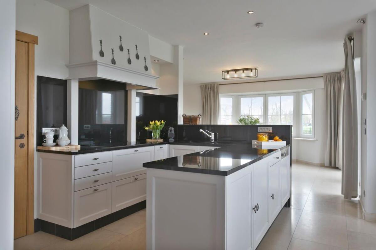 Huswell - Family House With A Beautiful View In Damme Villa Brugge Bagian luar foto